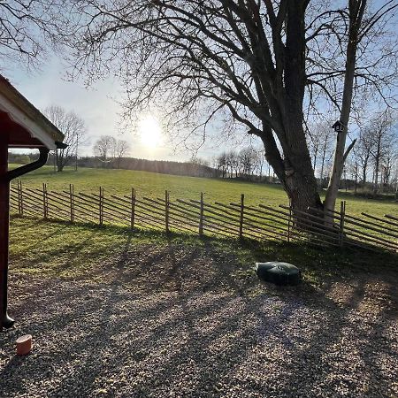 Naturskoent Boende Naera Skoevde Exteriér fotografie